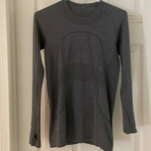 Women’s Lululemon Run Swiftly Grey L/S with Thumbholes. GUC! Bundle to Save!